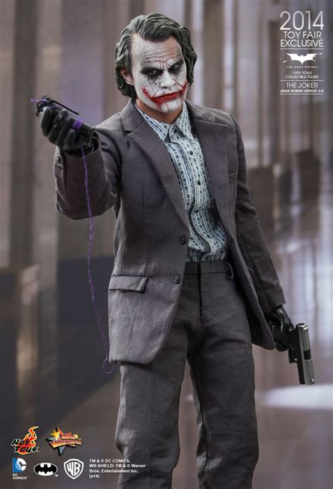 The Joker Bankrobber Version 2 0 Hot Toys 2014 Toy Fair