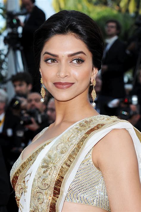High Quality Bollywood Celebrity Pictures Deepika