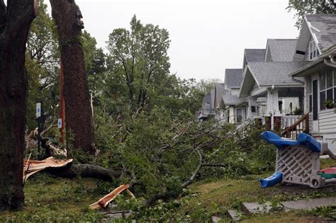 dead  powerful storm leaves devastation  midwest abc