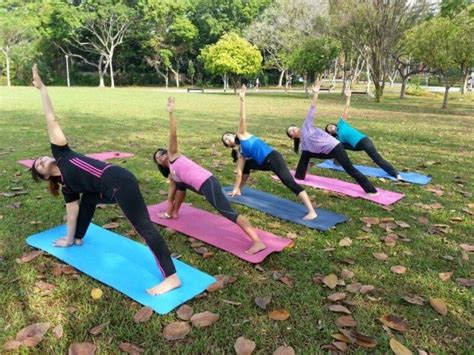 Yoga For Beginners Outdoor Yoga Classes Honeycombers