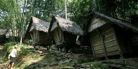 nama rumah adat tradisional  pulau jawa  terkenal