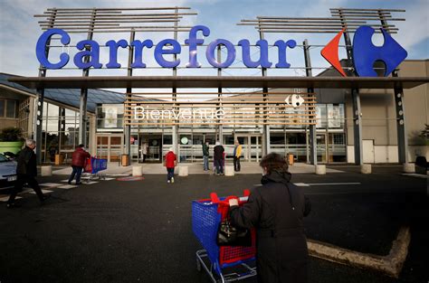 carrefour   il conditionne lacces  ses magasins au pass sanitaire liberation