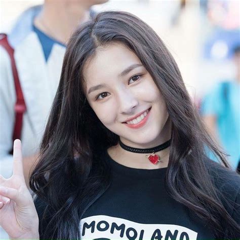 sitting nancy momoland picture netizens discuss the