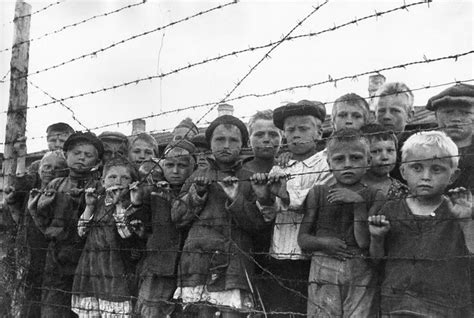 72 bilder som visar varför vi aldrig får glömma förintelsen