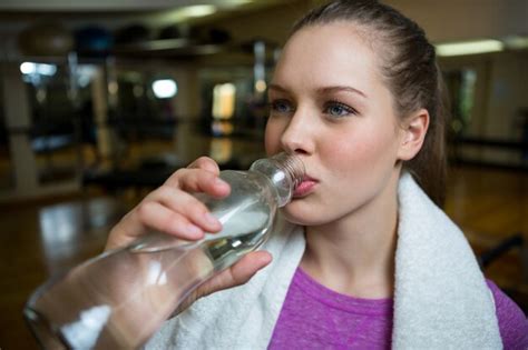 Premium Photo Beautiful Woman Drinking Water After Workout