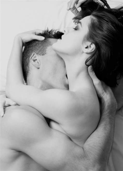 pics on sexy nude couples kissing porno photo