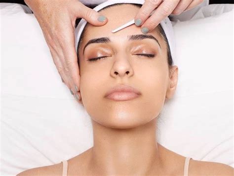dermaplaning peach fuzz removal training bindu s brow and beauty