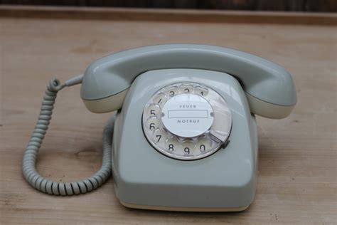 altes telefon mit waehlscheibe nostalgie deko vintage sammler ostalgie