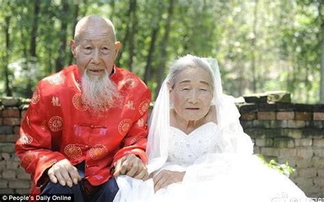 chinese couple aged 102 and 99 finally have wedding shoot 80 years