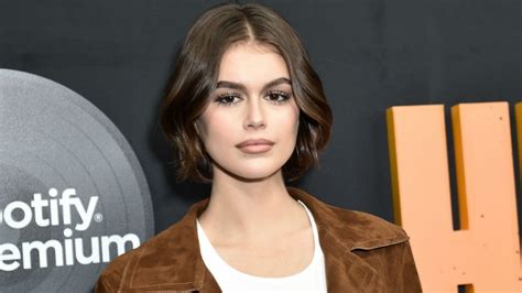 Kaia Gerber Shows Off Arm Cast In A Bikini After Breaking