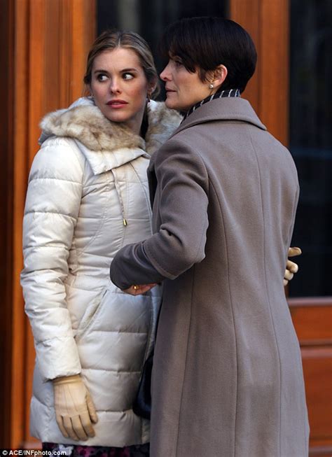 Carrie Anne Moss Shares Lesbian Kiss For Netflixs A K A Jessica Jones