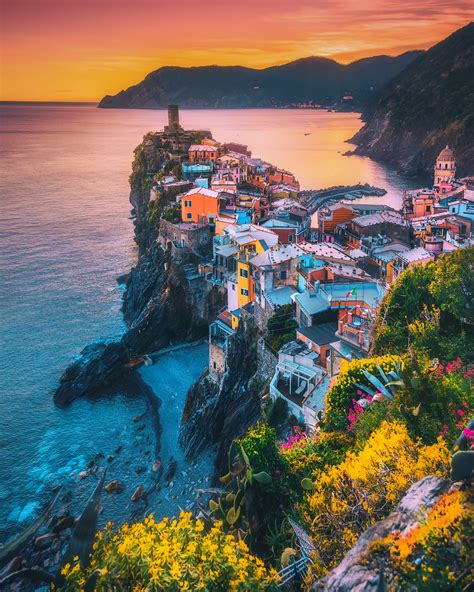 stunning images  cinque terre     booking