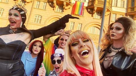 Russians Celebrate Lgbt Pride In Front Of U S Embassy’s