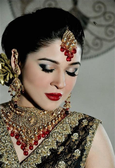 Ayesha Omer Pictures And Biography