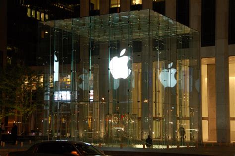apple store   avenue  york city ny