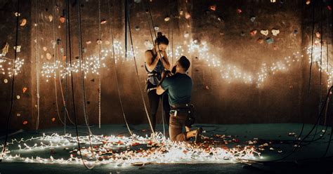rock climber proposes to his girlfriend in the most romantic way ever bored panda
