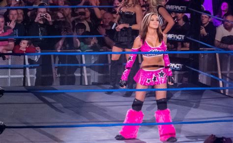 retired pro wrestler velvet sky comes home to connecticut to go back to