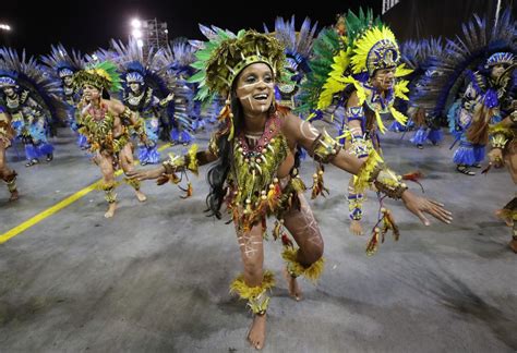 Karneval In Rio Spektakuläre Bilder Aus Dem Sambodrom Kleinezeitung At
