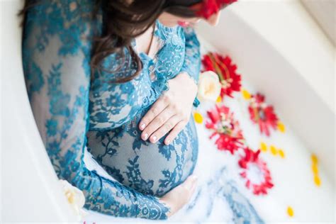 Milk Bath Maternity Pictures And Photo Shoot Tips