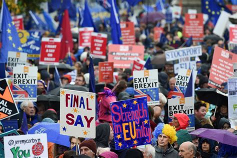 brexit march updates     people set  descend