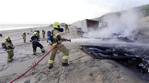 brand op het strand strandhuisjes verwoest  camperduin  noordhollands dagblad