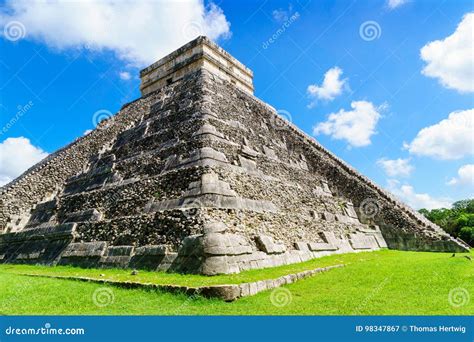 den kukulkan templet av chichen itza mayan pyramid  yucatan mexico