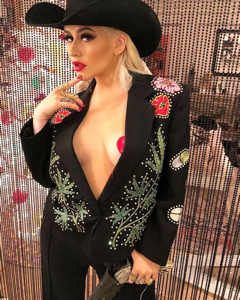 Christina Aguilera Sexy Tits 5 Photos The Fappening