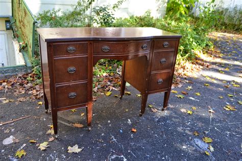 heir  space  handsome antique mahogany desk