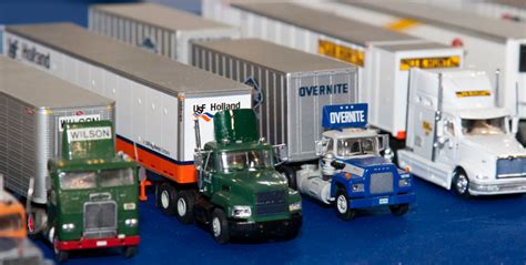 ltl trucking company tractor trailers