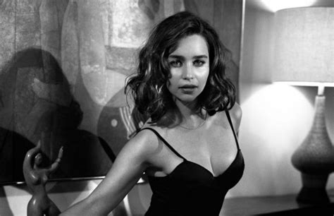 Emilia Clarke Named Esquire S Sexiest Woman Alive For 2015