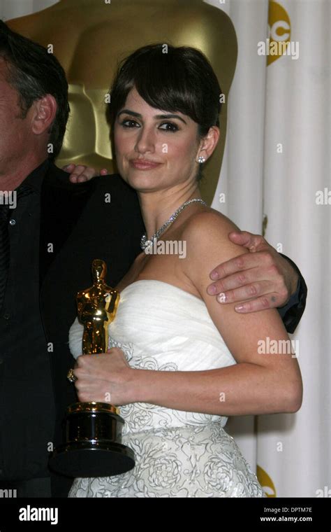 feb 22 2009 hollywood california usa actress penelope cruz