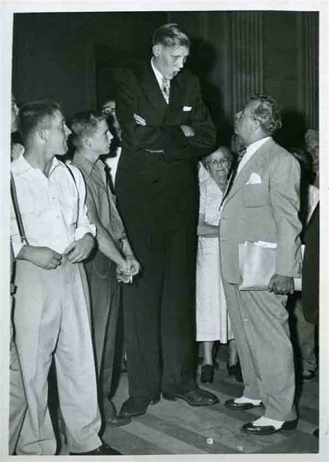 10 Tallest Men That Ever Lived And Their Stories