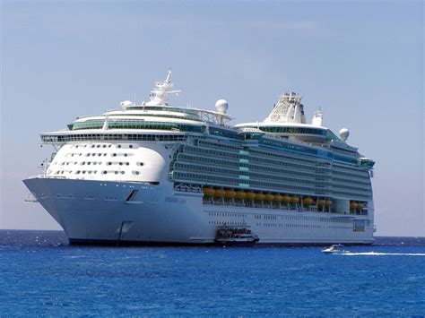 worlds largest passenger ships  history hubpages