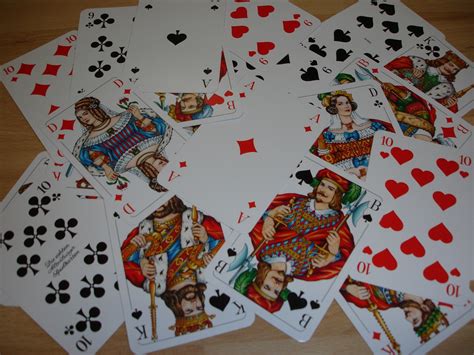 spieluniversum spielkarten vielseitig abendfuellend und stets einsatzbereit