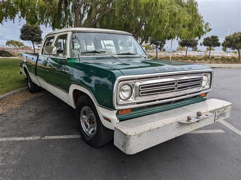 rare crew cab  dodge  barn finds