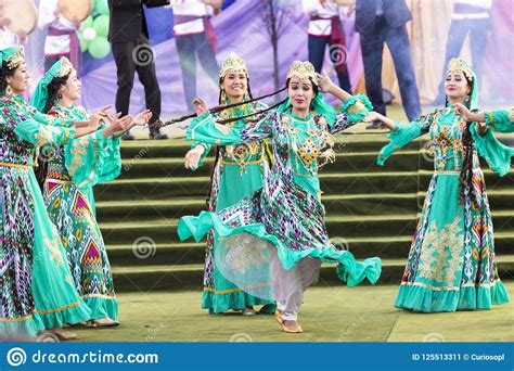 Khiva Uzbekistan August 26 2018 Folk Dancers Performs Traditional