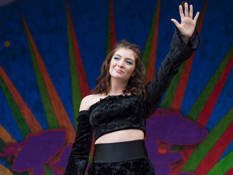 lorde handled body shaming trolls amazingly to no one s surprise self