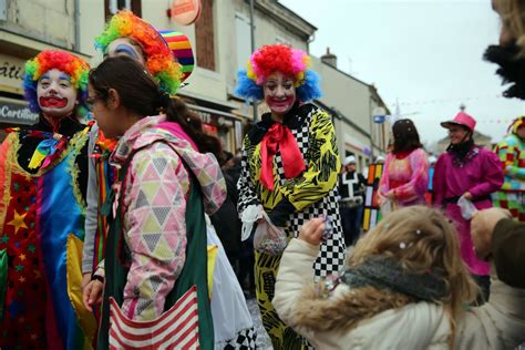 diaporama carnaval doucques  super heros  confettis