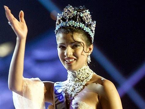 when priyanka chopra s dress was taped to her during her miss world