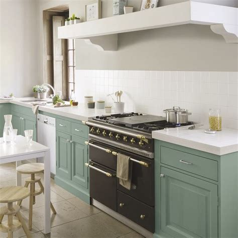 le vert est une des couleurs incontournables de  pour une cuisine  la fois apaisante