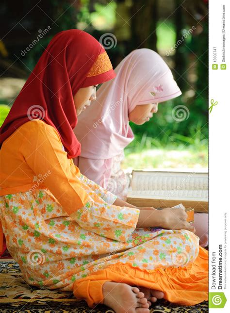 Muslim Female Reading Koran Stock Image Image Of Muslim