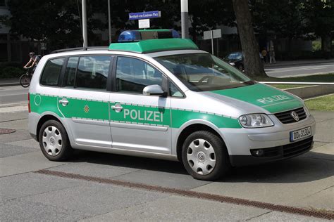 filepolizeiauto dresdenjpg wikimedia commons