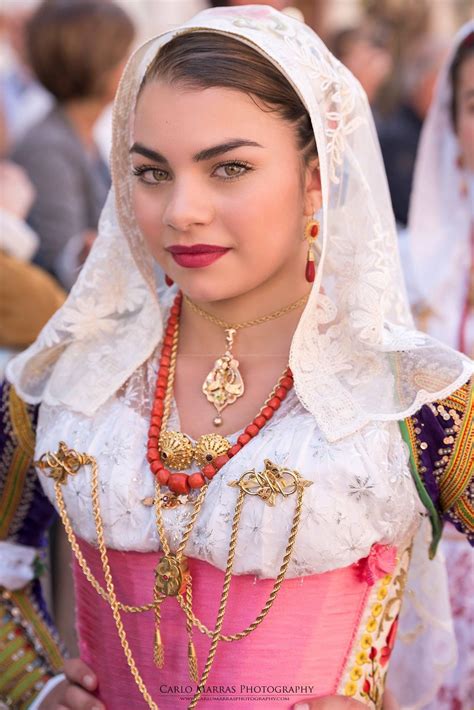ragazza  costume tradizionale folk sardo costumes   world