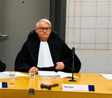 politierechter van capelle vervangen  rechtszaak nrc