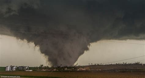 best photos of tornadoes in 2014