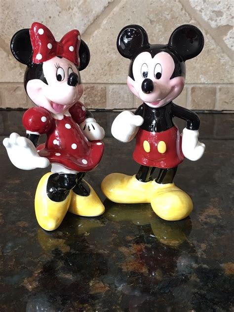 Adorable Disney Mickey And Minnie Mouse Porcelain Figurine