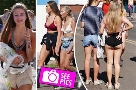 Reading Festival 2017 Party Gets Started With Hot Pants