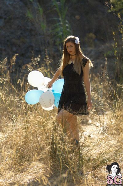 beautiful sexy suicide girl stellacox balloons 1 high resolution lossless iphone retina image