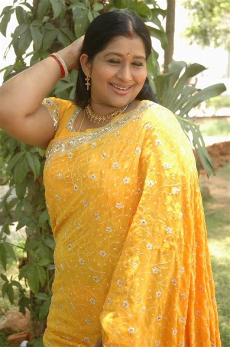 kavitha sexy tamil tv serial aunty wallpapers gallery