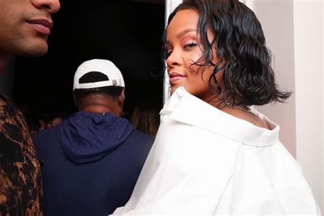 rihanna claps back to fat shaming with hilarious gucci mane meme paper
